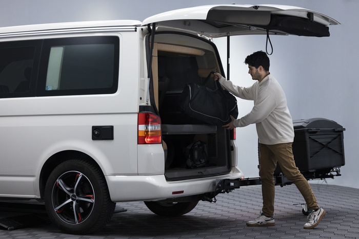 Towbox Camper Alpha czarny (short) - bagażnik box montowany na hak